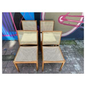 Conjunto Com 04 Cadeiras Em Freijo