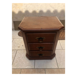 Mesa De Cabeceira Com 3 Gavetas Em Cedro