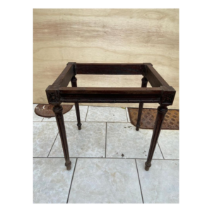 Mesa Lateral Estilo Luis Xvi Em Jacarandá