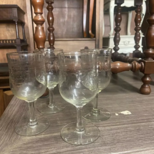 Conjunto Com 04 Taças Antigas Em Cristal Bizotado