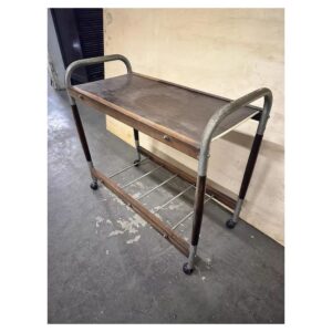 Mesa Lateral Com Tampo De Fórmica Com Adornos Em Ferro