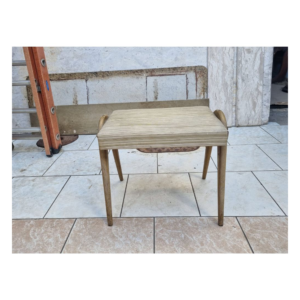 Mini Banqueta Em Marfim Pé Palito Anos 50